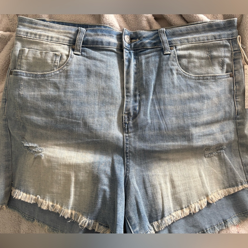 Grace & Lace Light Wash frayed Jean shorts